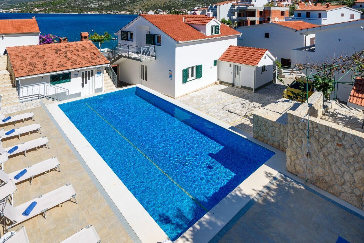Apartments Bisernica-With Pool Ražanj Esterno foto
