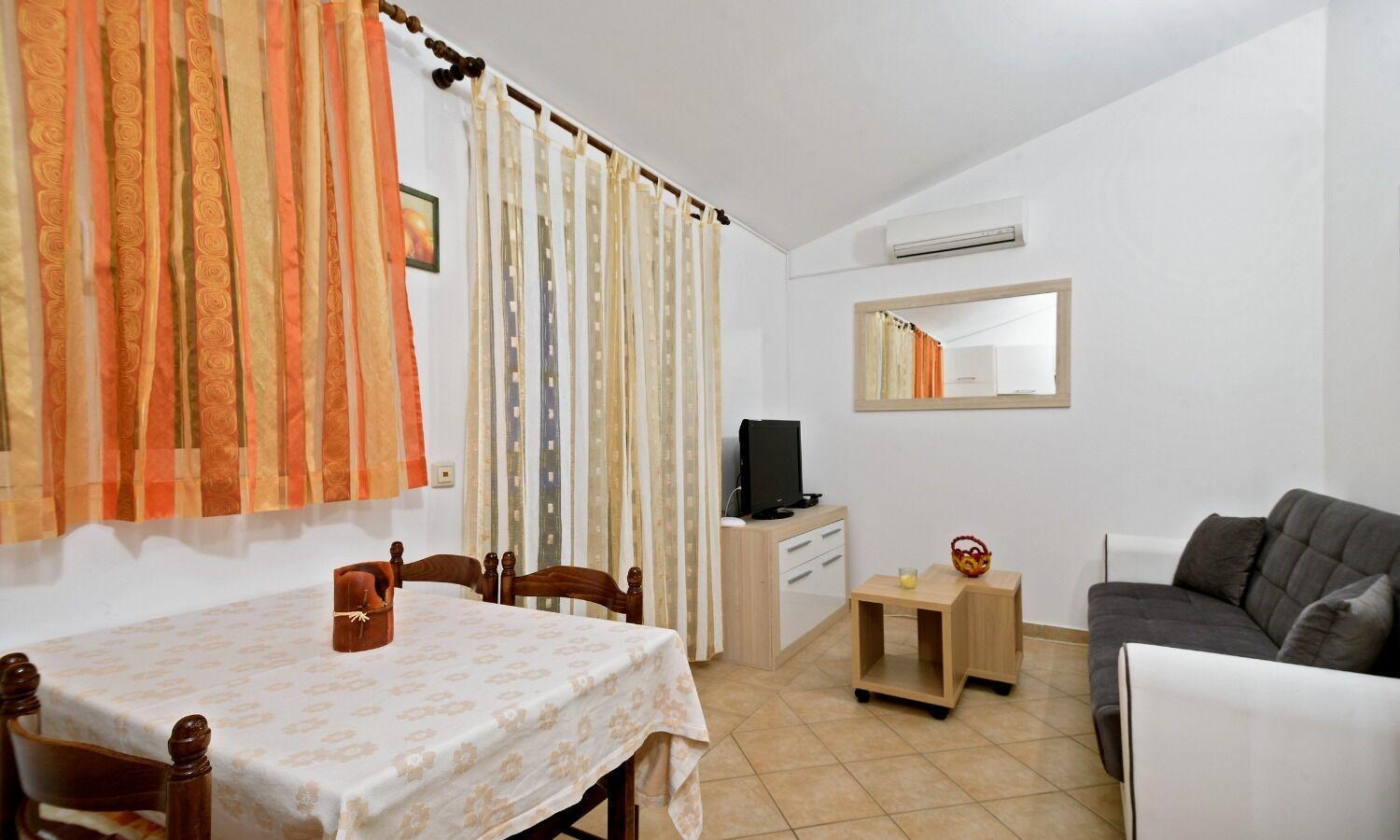 Apartments Bisernica-With Pool Ražanj Esterno foto